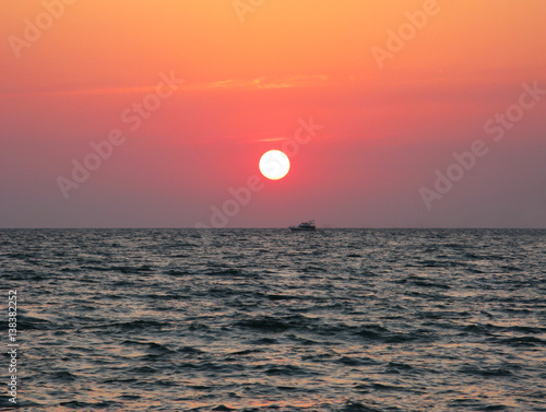 Fototapeta Naklejka Na Ścianę i Meble -  Fantastic crimson sea ocean sunset horizon sky photo