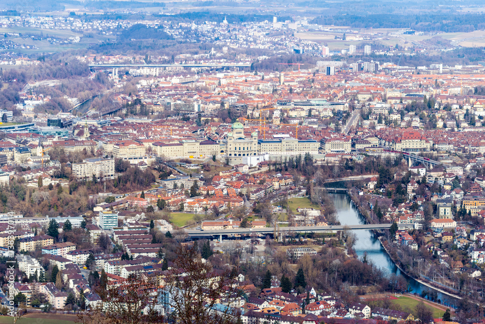 Aussicht vom Hausberg -Gurten Kulm- auf die Stadt Bern, Schweiz