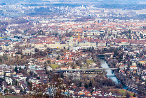 Fototapeta Naklejka Na Ścianę i Meble -  Aussicht vom Hausberg -Gurten Kulm- auf die Stadt Bern, Schweiz