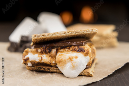 Фотография Assembled Smore on Brown Paper