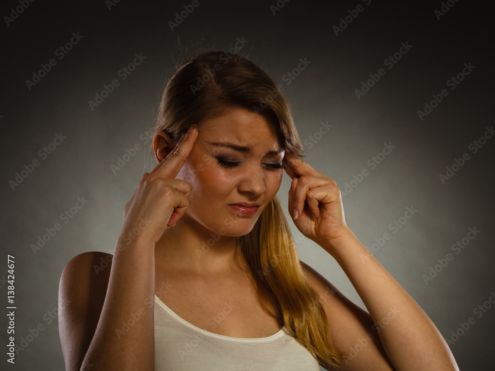 Obraz premium Woman suffering from headache migraine pain.