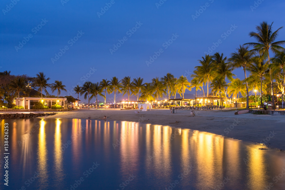 Obraz premium Luxury tropical beach resort at night in Kota Kinabalu, Malaysia