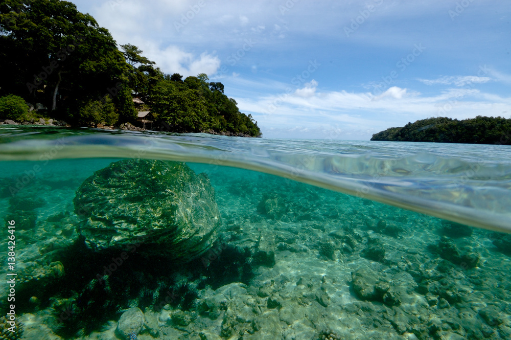Fototapeta premium tropical island aceh indonesia scuba diving