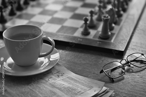 Zeitung mit Brille und Tasse Kaffee photo