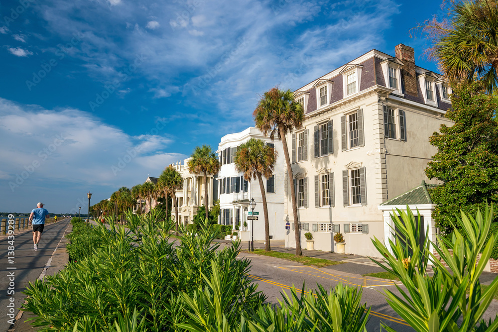 Fototapeta premium Battery Park in the historic waterfront area of Charleston