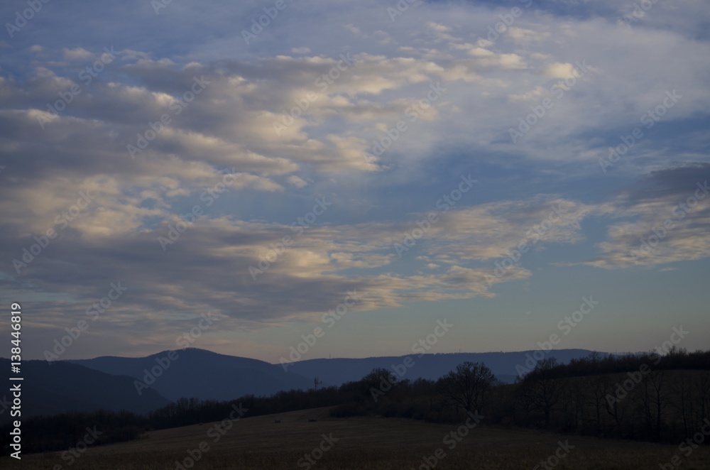 Obraz premium beautiful cloudy sunset