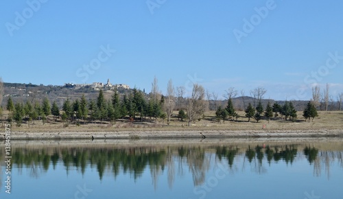 Vue sur le canal Donzère-Mondragon au niveau de Pierrelatte photo