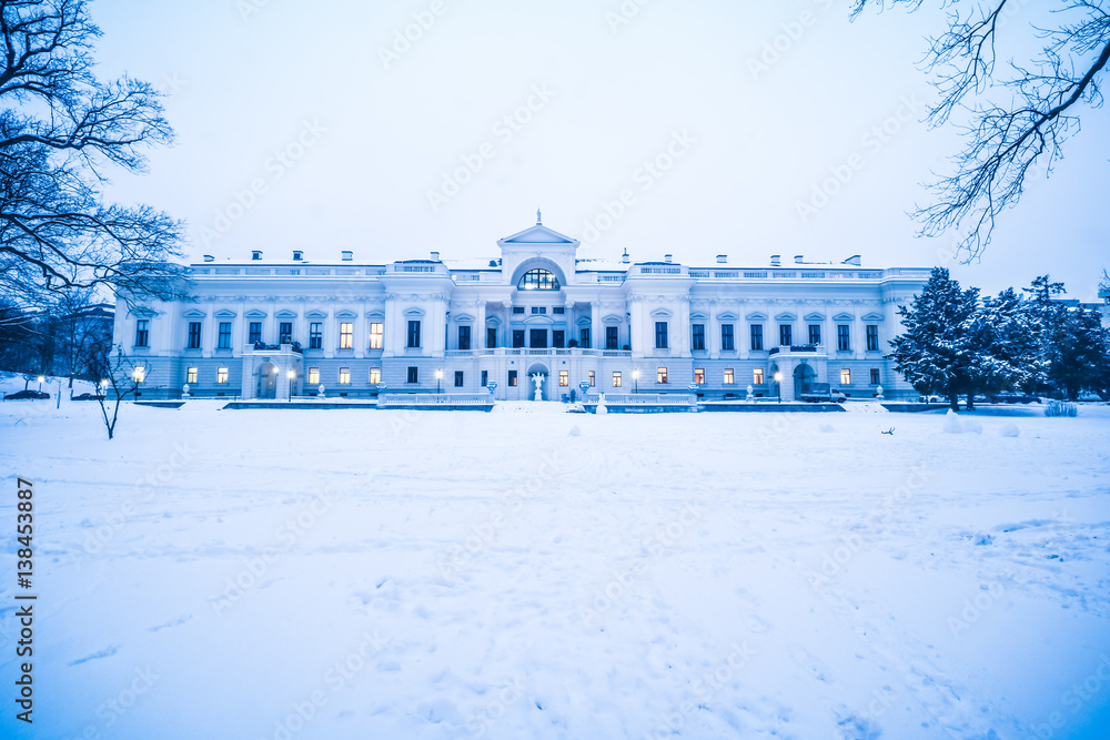 Naklejka premium Winterliches Gartenpalais Lichtenstein in Wien