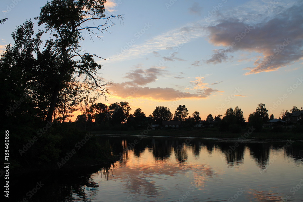 Naklejka premium озеро под вечерним небом