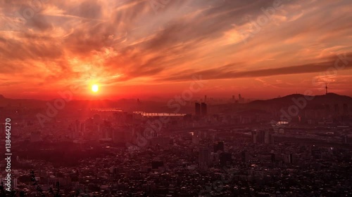 아름다운 저녁노을부터 밤까지의 타임랩스. 대한민국. 서울