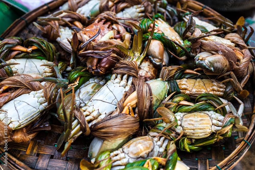 fish market vietnam crab