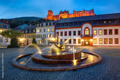 Karlsplatz in Heidelberg mit Schloss und Akademie der Wissenschaften