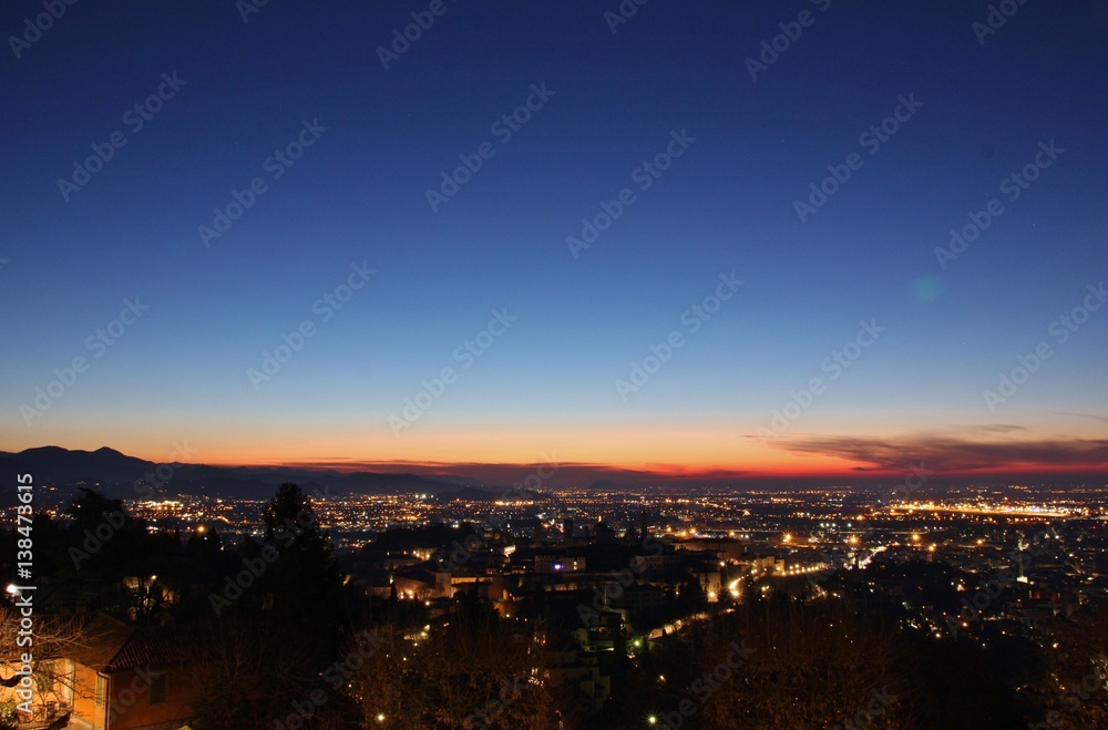 Veduta di Bergamo all'alba