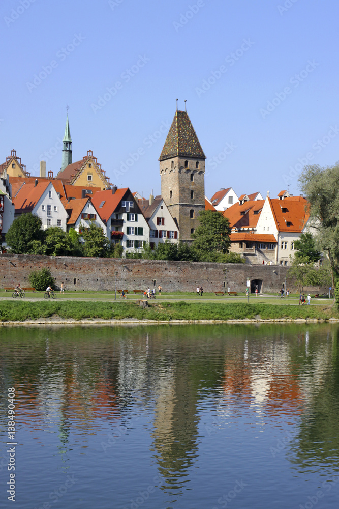 Metzgerturm von 1349, der schiefe Turm in the Old Town of Ulm, Baden-Wurttemberg, Germany, Europe