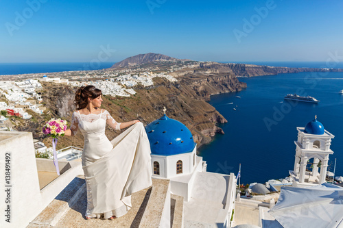 Young bride  on Santorini island © Santorines