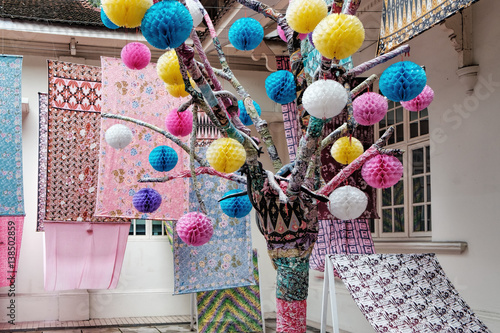 Fotografija Tree in the yard of Kuala Lumpur City Gallery decorated with fabrics and paper l