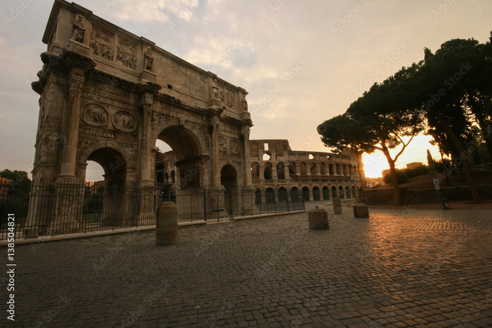 Il Colosseo e altri monumenti di Roma. Una città piena di storia.  