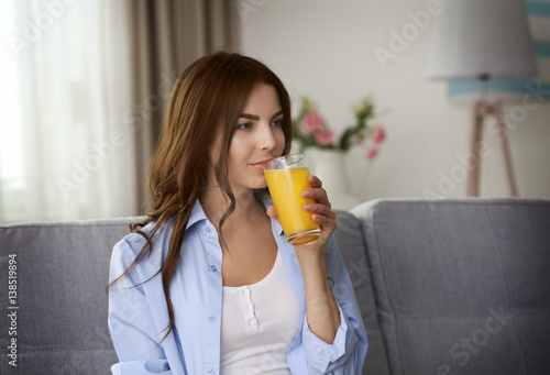 Beautiful young woman drink...