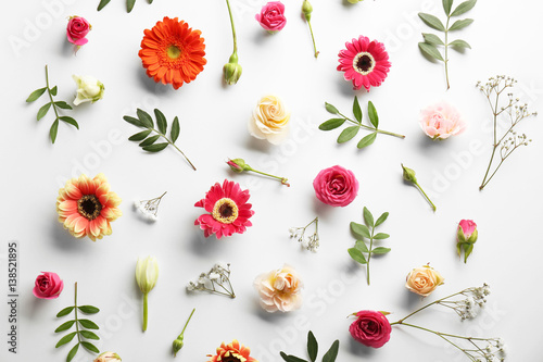 Εκτύπωση καμβά Flat lay of fresh flowers on white background