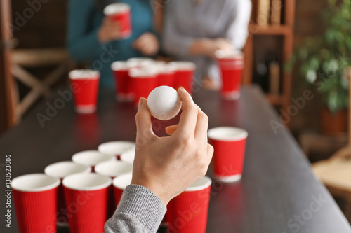 Foto Woman holding ball for Beer Pong game