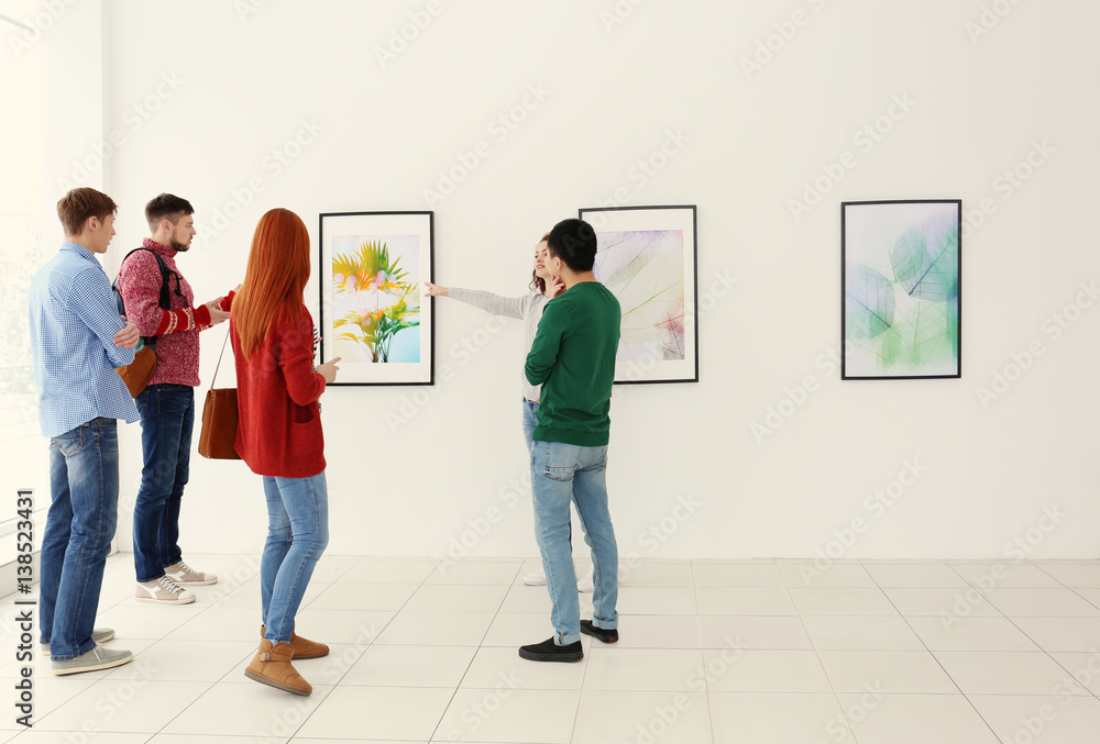 Naklejka premium Young people in modern art gallery hall