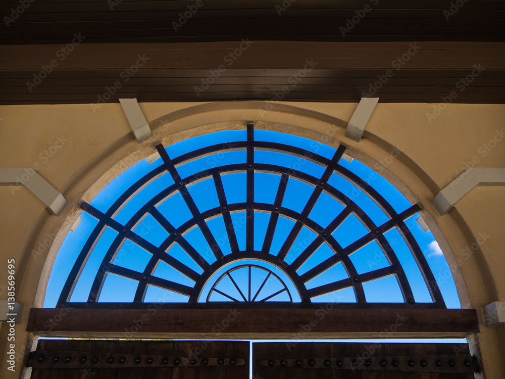 Obraz premium classic window and blue sky