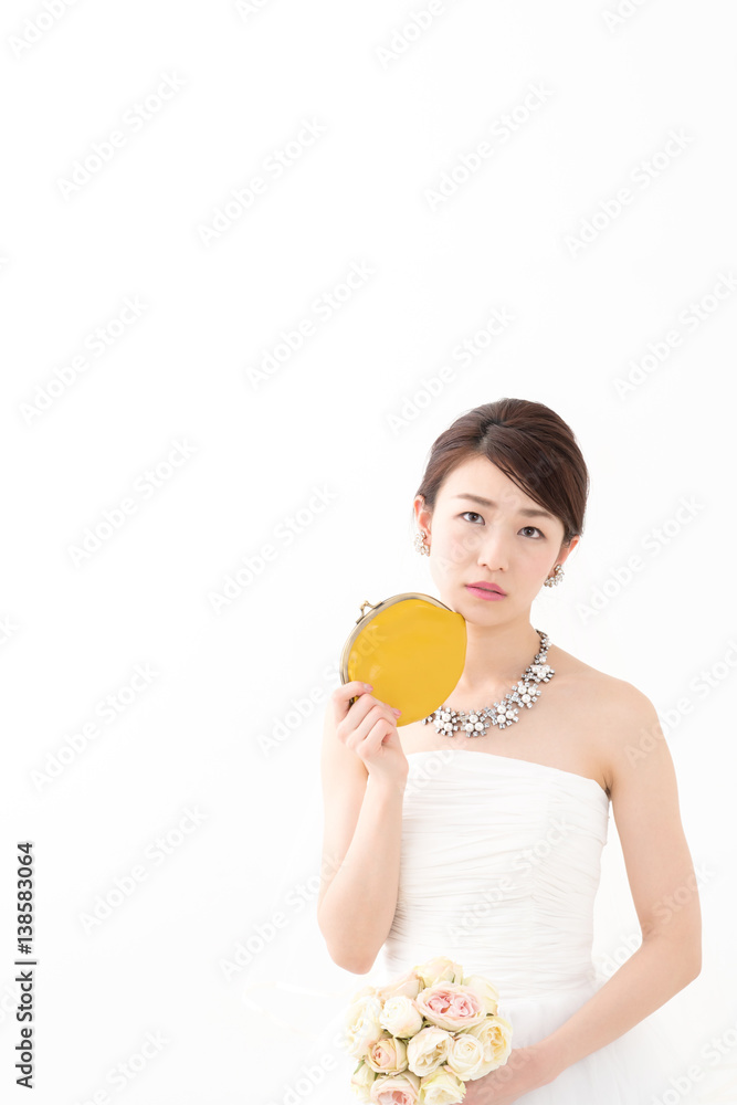 ウェディング・悩む新婦・財布 ウェディング・悩む新婦・財布
