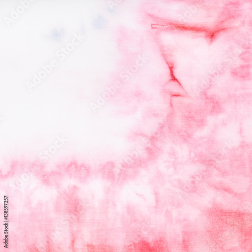 Fototapeta Naklejka Na Ścianę i Meble -  pink pattern dyed on silk fabric