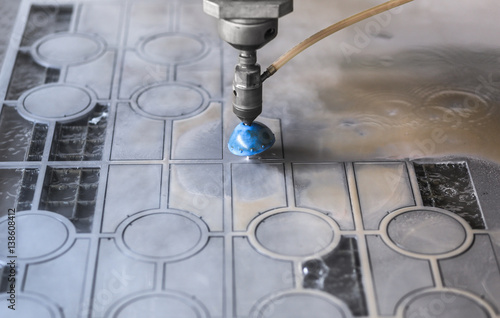 Canvas-taulu High pressure water jet cutting metal plate.