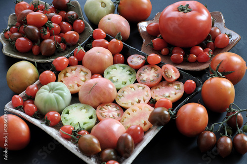 Collect of tomatoes, cheap food anticancer