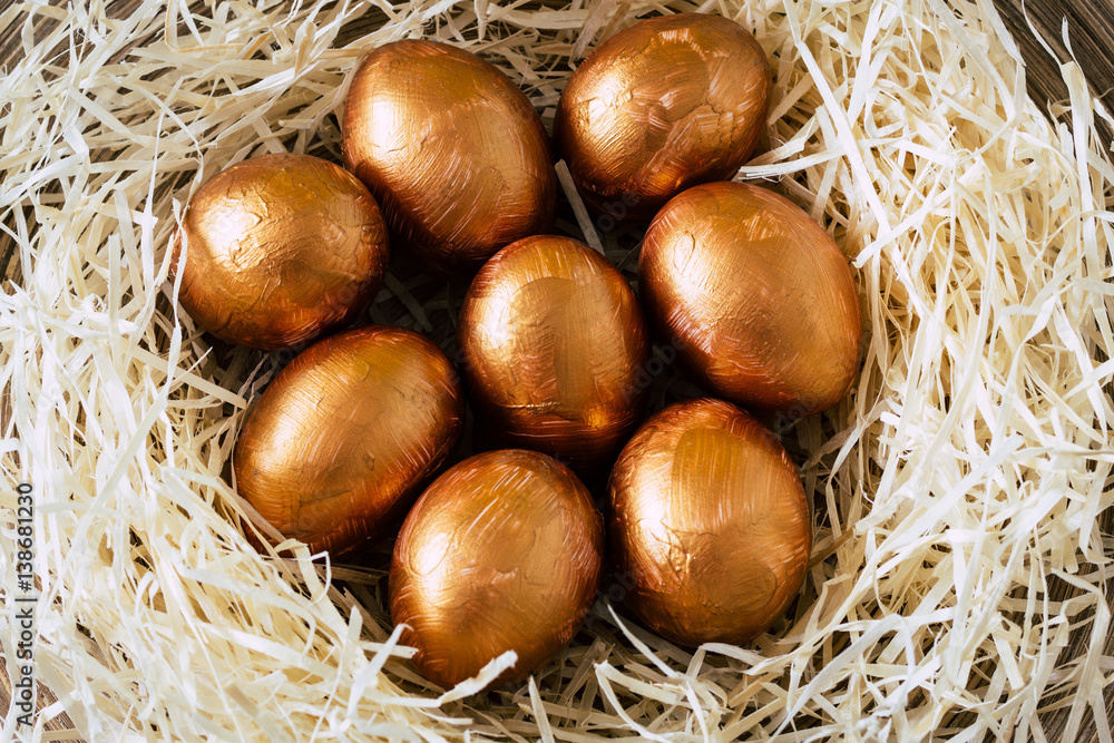 Golden eggs in the straw Golden eggs in the straw