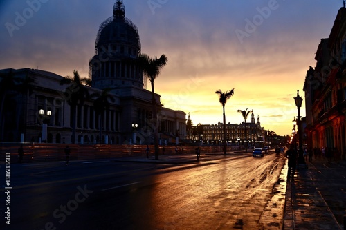 por las calles de La Habana tramonto