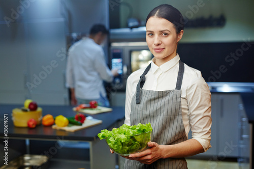 Tableau sur toile Happy young woman holding lettuce