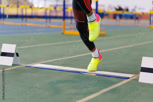 Schilderij op canvas Sportsman landing his leg on board before taking off in long jump or tripple jum
