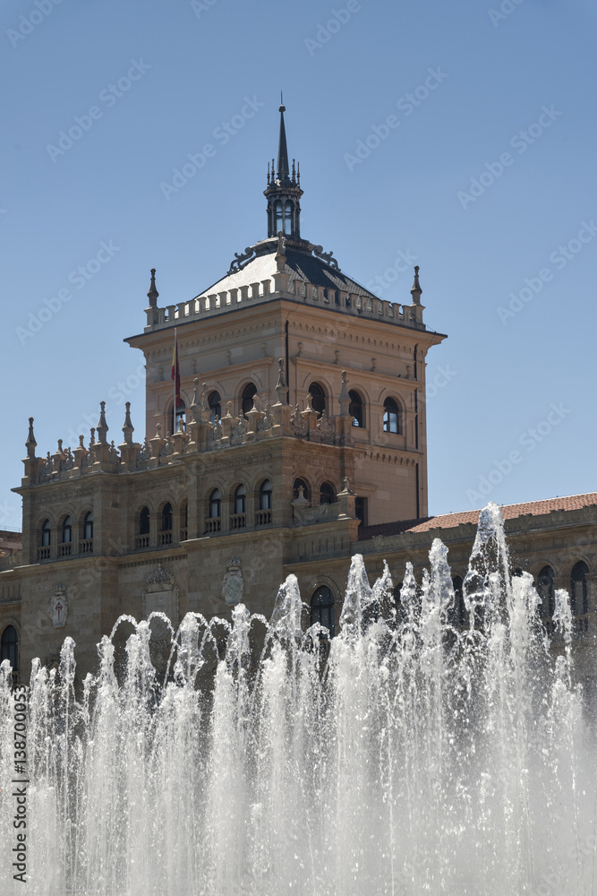 Valladolid (Spain): fountain and palace