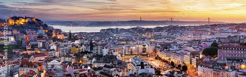 Obraz  z motywem Panorama of Lisbon at night, Portugal