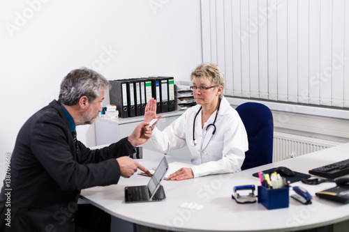 Pharmavertreter in Arztpraxis