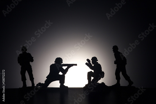 Silhouette of soldiers on a dark background © Rolandas