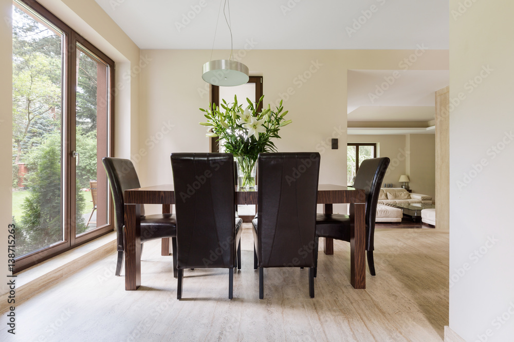 Fototapeta premium Bright dining space with wooden table