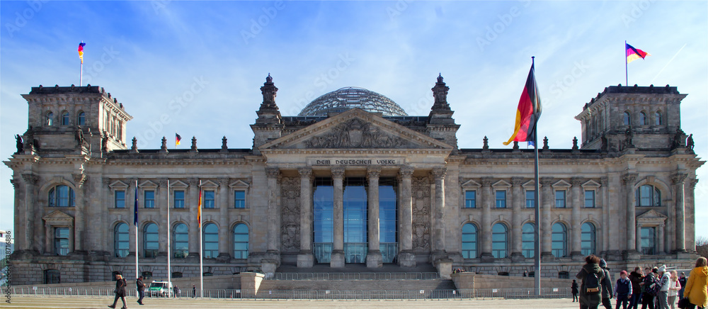 Naklejka premium Reichstag with people, Berlin