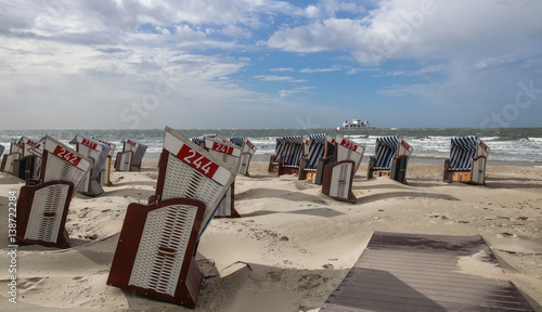 Strandpanorama mit Strandkörben auf Norderney photo