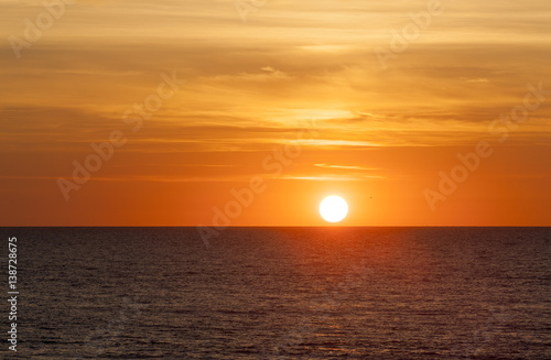 Sonnuntergang über dem Meer © by-studio