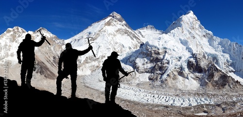 Fotótapéta mount Everest and Lhotse and silhouette of climbers