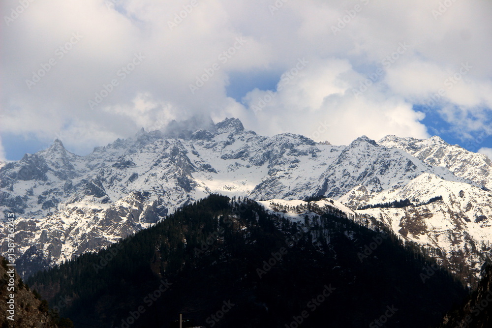 Obraz premium Snow covered mountains
