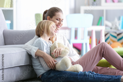 Young female psychologist w...