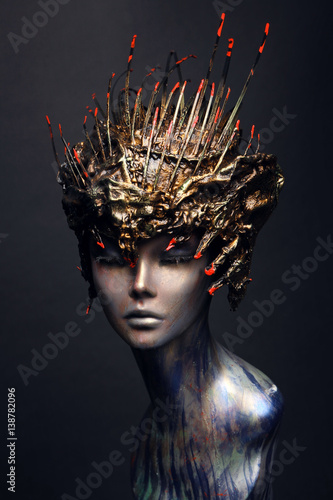 Mannequin in head wear with long spikes