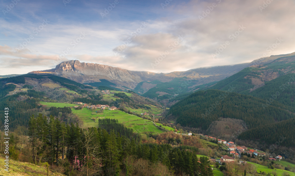Fototapeta premium Parque natural de Gorbea y sus valles
