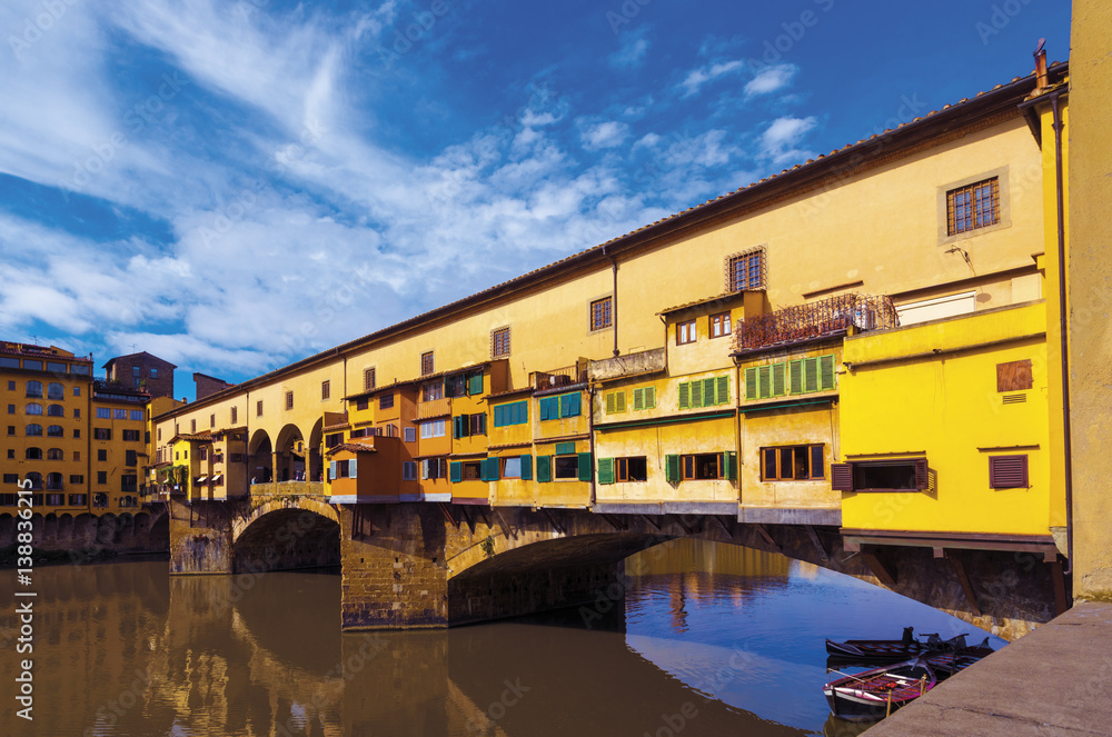 Ponte Vecchio Bridge crossing the Arno River in Florence, UNESCO World Heritage Site, Tuscany, Italy, Europe