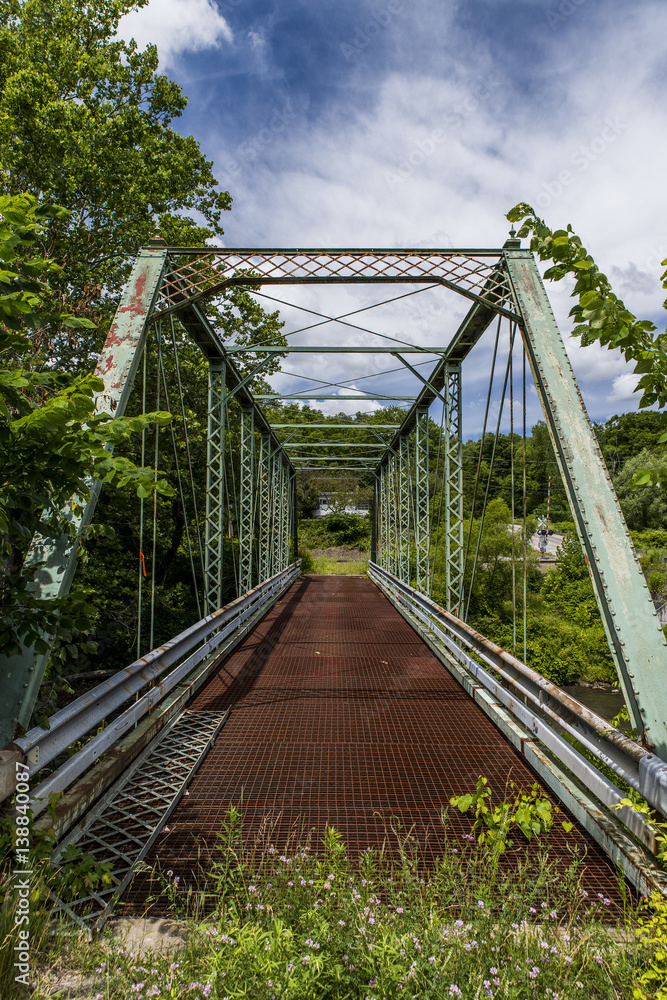 Obraz premium Historic and Abandoned Truss Bridge - Pennsylvania