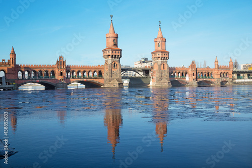 Photography Berlin - The Oberbaum bridge and the block of ice on the Spree river